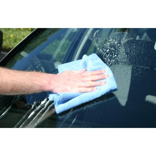 automotive-glass-cleaning_windshield-cleaning_00.jpg